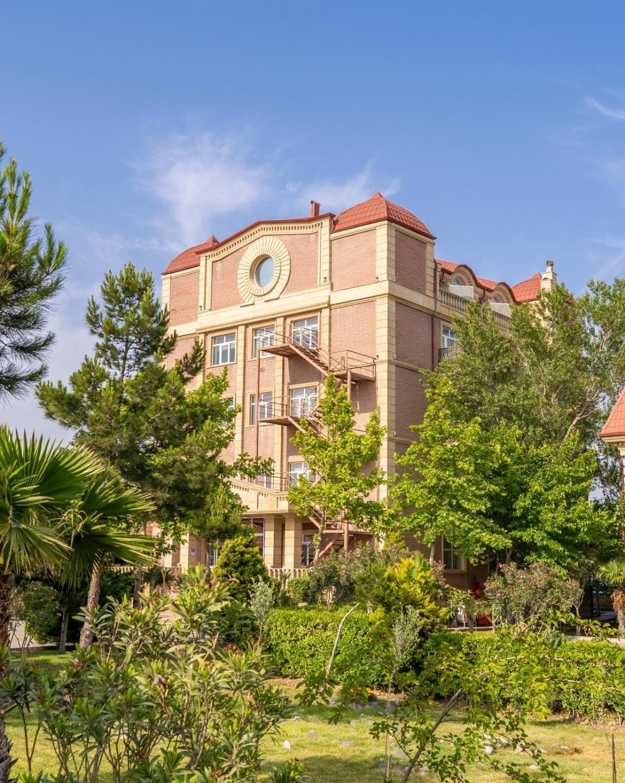 Green City Resort Hotel Baku Exterior photo