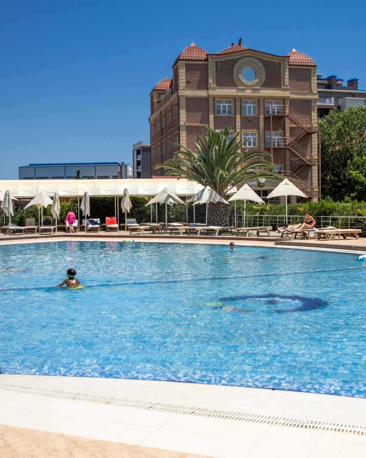 Green City Resort Hotel Baku Exterior photo